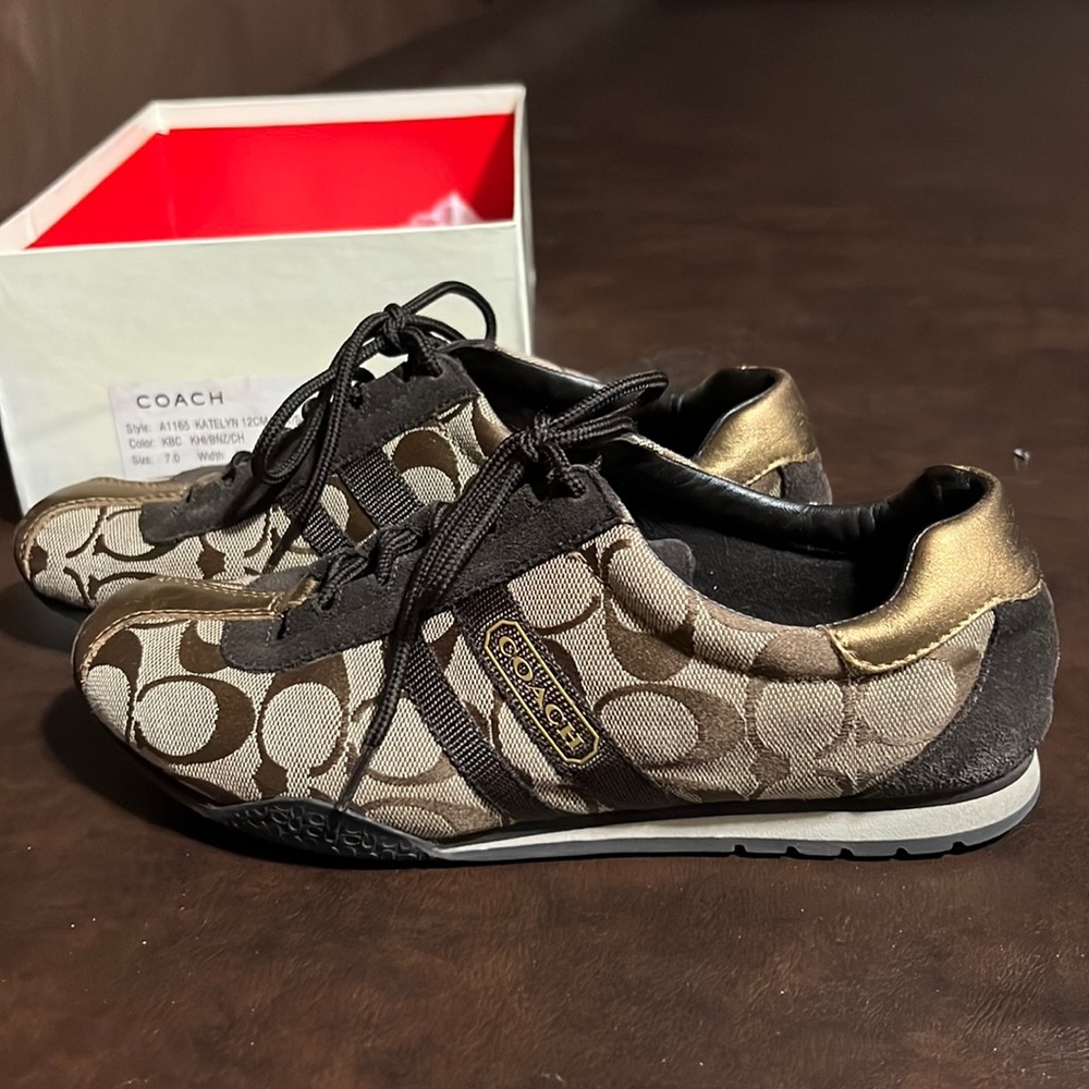 Coach tennis shoe
